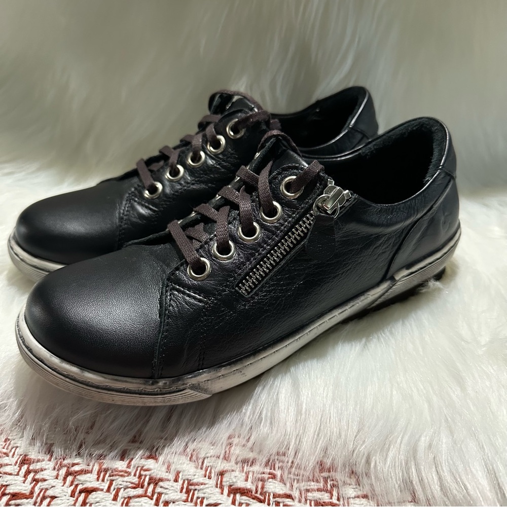 Andrea Conti Damen Black Leather Sneakers with Zipper Detail Size 8/38
